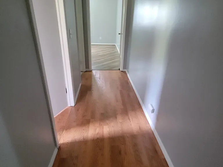 110 Hawthorne Ln — Photo 2