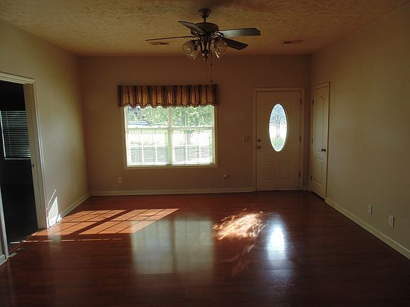 5th image of 102 Eventine Dr