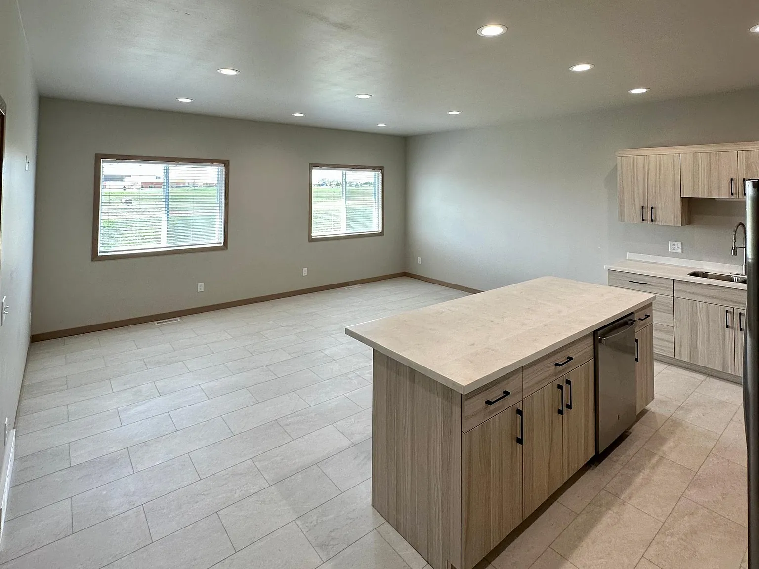 137 E Blue Bell Dr — Photo 4