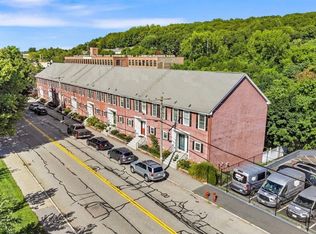 900 Lawrence St #13, Lowell, MA 01852