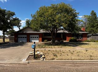 908 W Houston St, Floydada, TX 79235