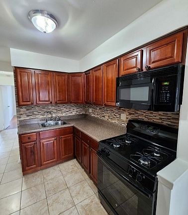 5th image of 1366 E 100th St