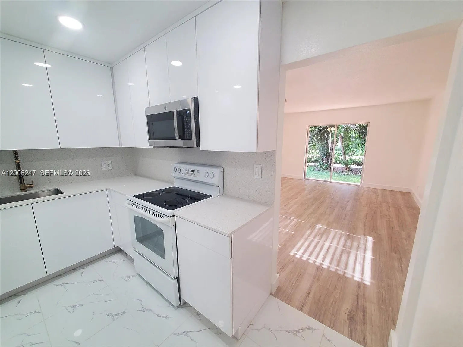 Hampshire Villas Condo — Photo 4