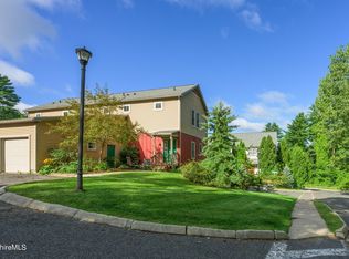 2 Rose Ct E, Great Barrington, MA 01230