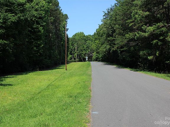 3rd image of Na Hickory Dr