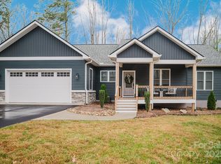 140 Gosling Dr, Hendersonville, NC 28792
