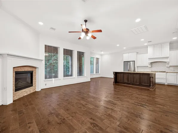42 Daffodil Meadow Pl, Tomball, TX 77375