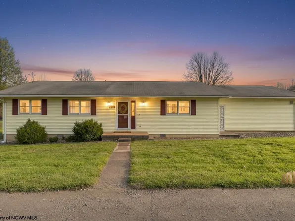 1104 Johnson Ave, Bridgeport, WV 26330