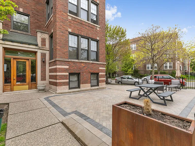 7661 N Rogers Ave #3 — Photo 14