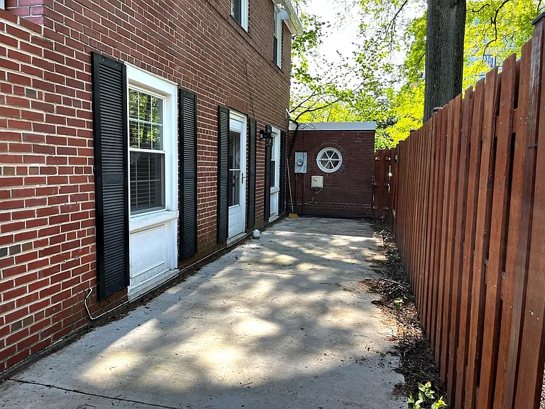 4401 Arlington Blvd — Photo 18