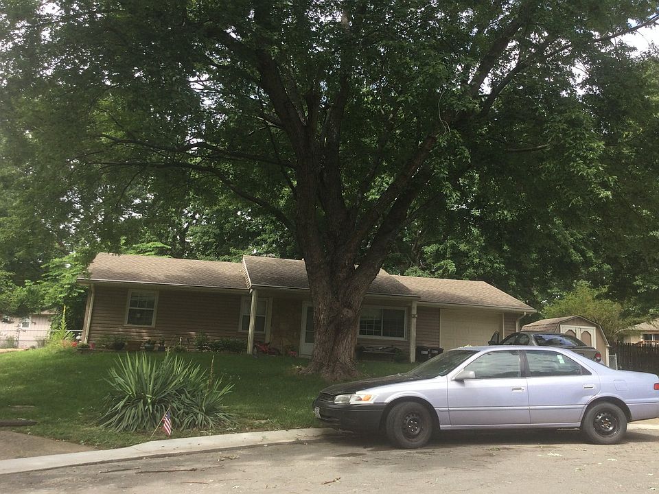 1st image of 214 SE Bordner Cir