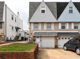 9966 Bridle Rd, Philadelphia, PA 19115