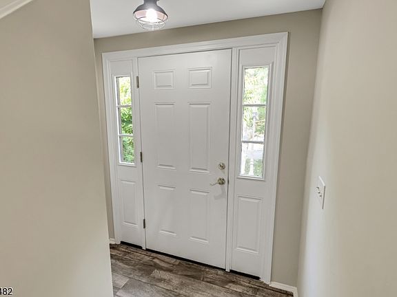 5th image of 13 Delbarton Ct