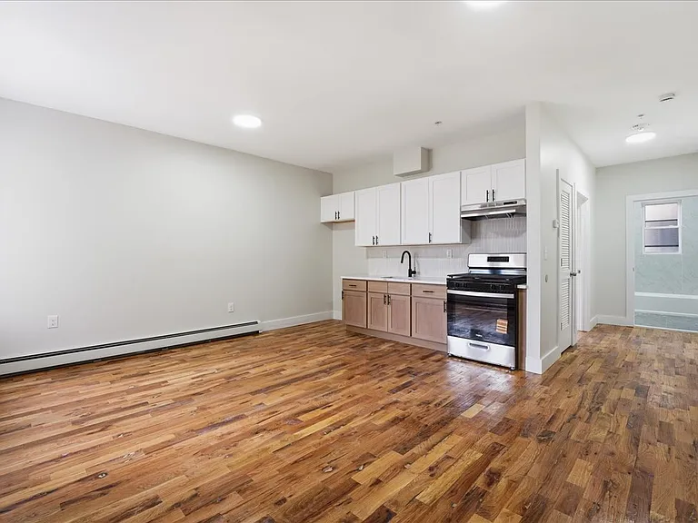 112-114 N Walnut St #2C — Photo 4