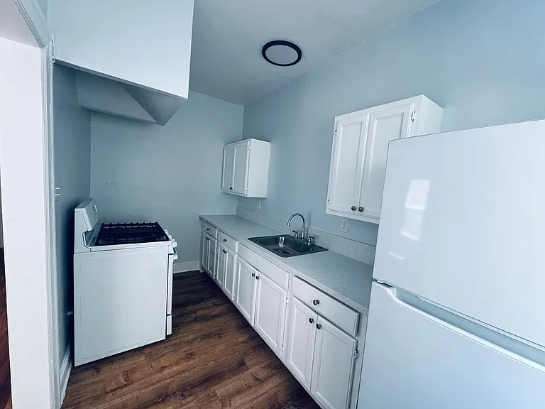 255 S Catalina St — Photo 22