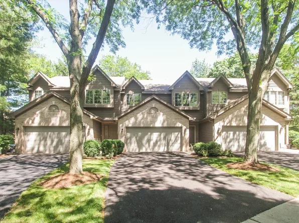 883 Millcreek Cir, Elgin, IL 60123