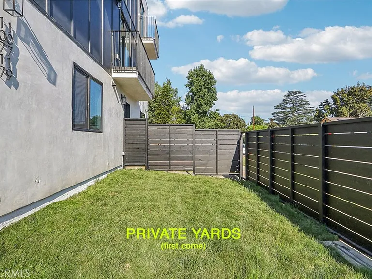 10719 Addison St — Photo 8