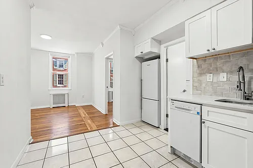 1010 Pine St #2FF Photo 1