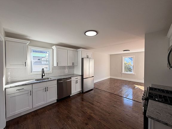 2nd image of 39 Webb St #2