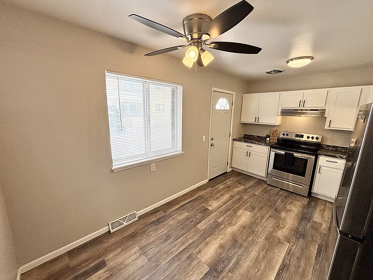 Town's Edge Apartments — Photo 73