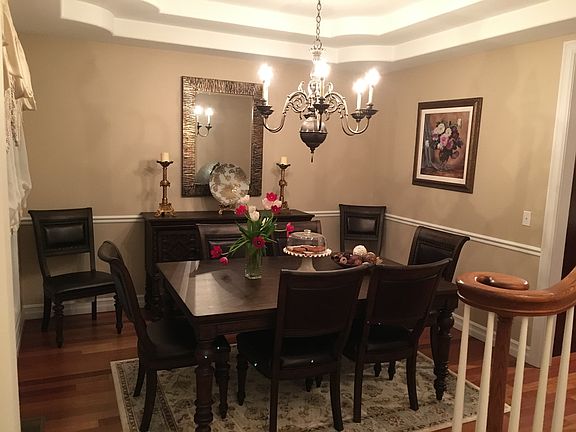 3rd image of 207 Chatham Ct