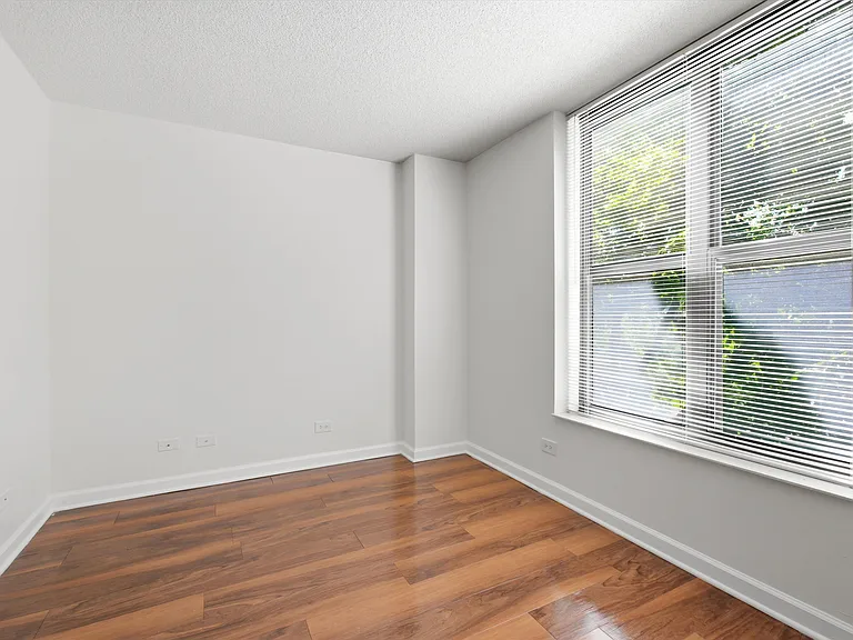 Evanston Place — Photo 54