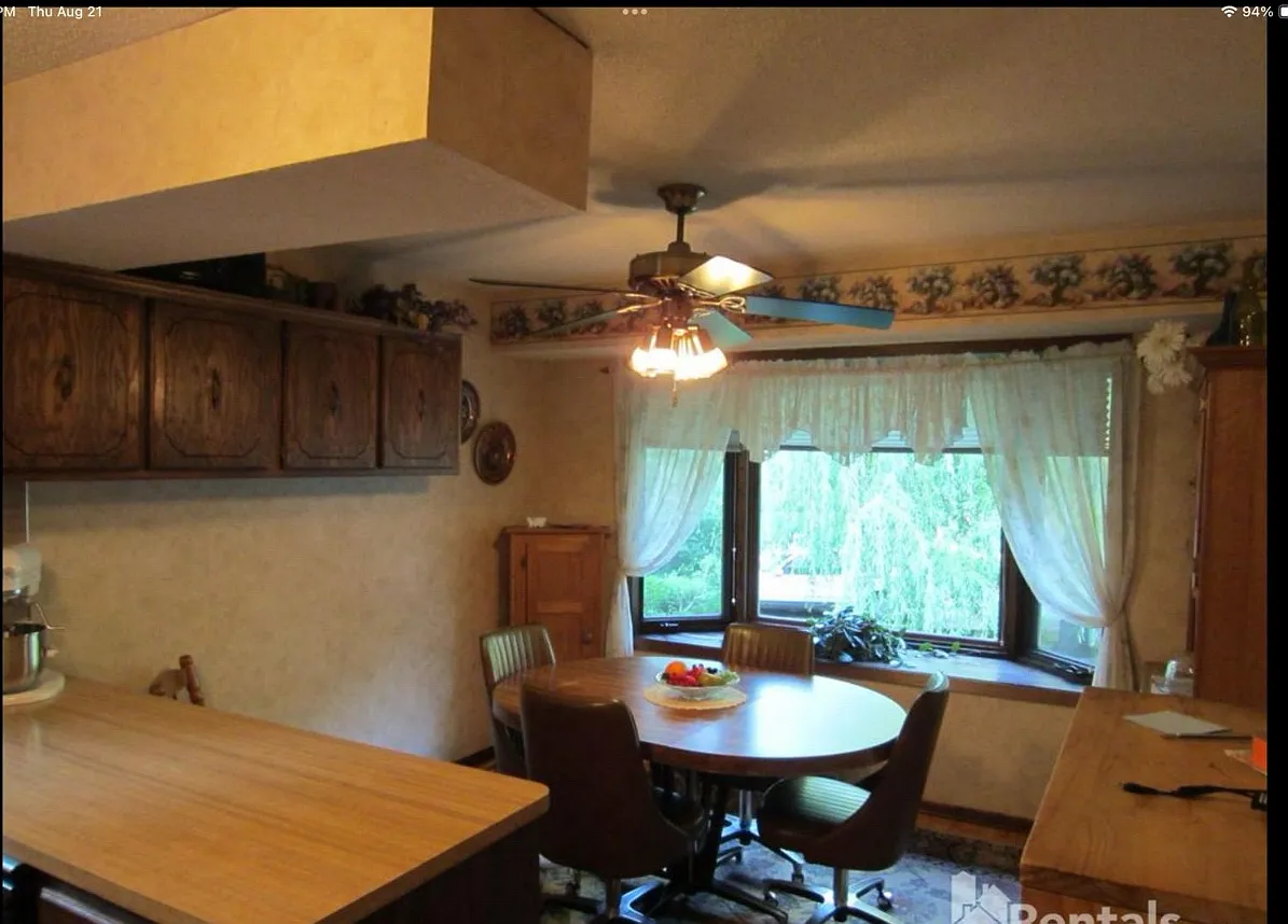 4 bed, 2600 sqft, $2,995 — Photo 3