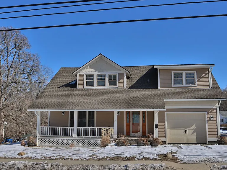 192 Slater Ave — Photo 2