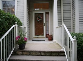 1 Crest Ct, North Haledon, NJ 07508