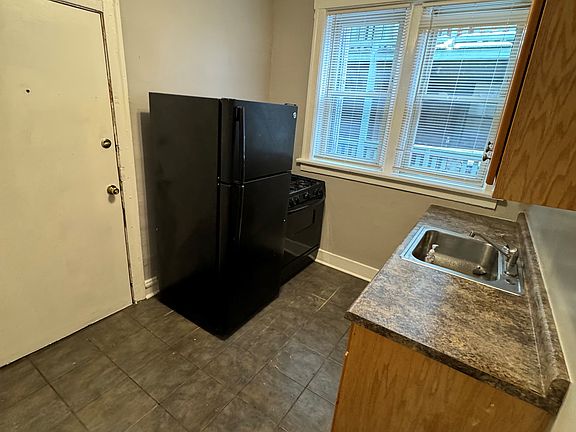 4th image of 7205 S Bennett Ave #2E