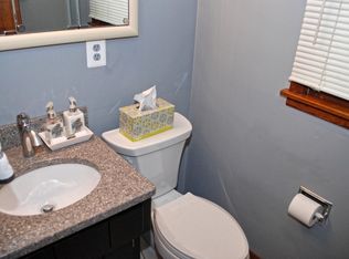 1910 72nd St, Darien, IL 60561