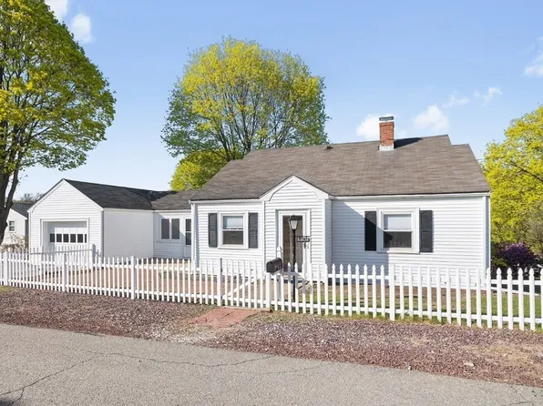 3 Helen St, Waltham, MA 02452