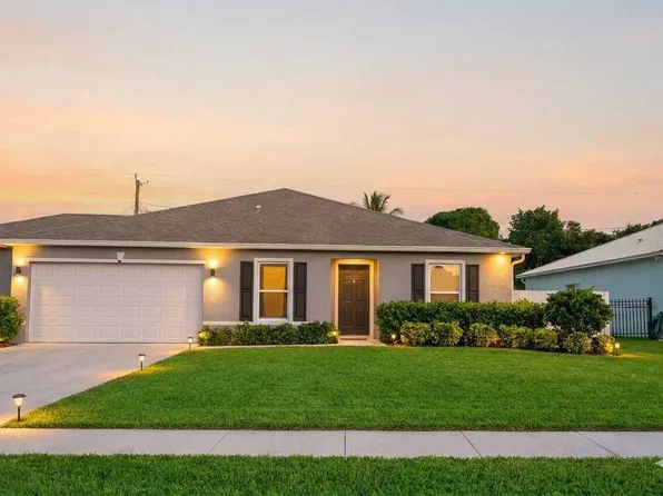 2507 SE Charleston Dr, Port Saint Lucie, FL 34952