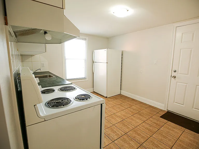 20 Montebello Pl #L2R6 — Photo 5