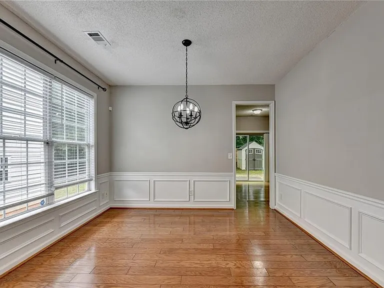 565 Alstonefield Dr — Photo 7