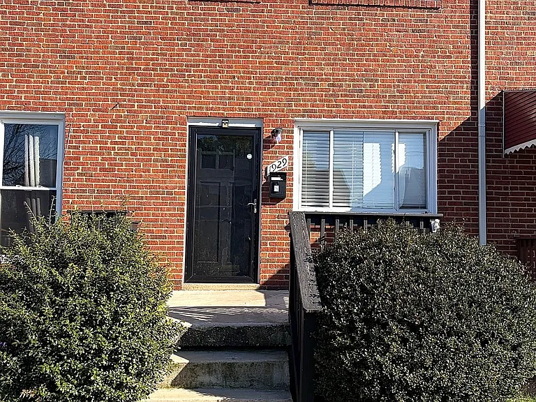 1929 Jasmine Rd — Photo 2