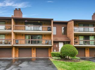 8150 Brookside Dr #203, Palos Park, IL 60464
