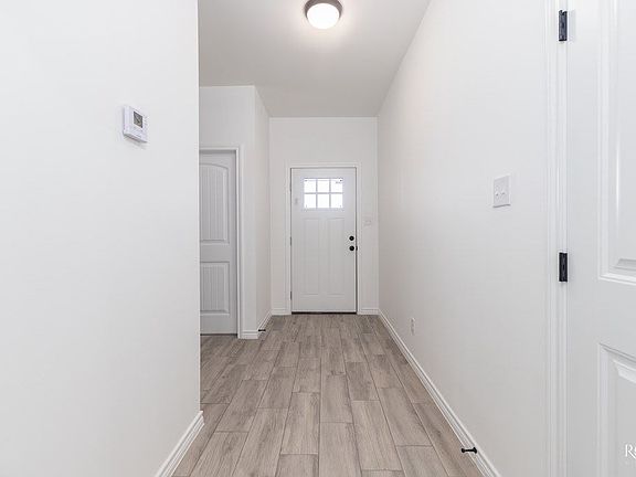 3rd image of 621 Murphy St