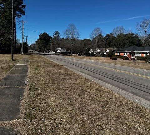 2nd image of W Huggins St