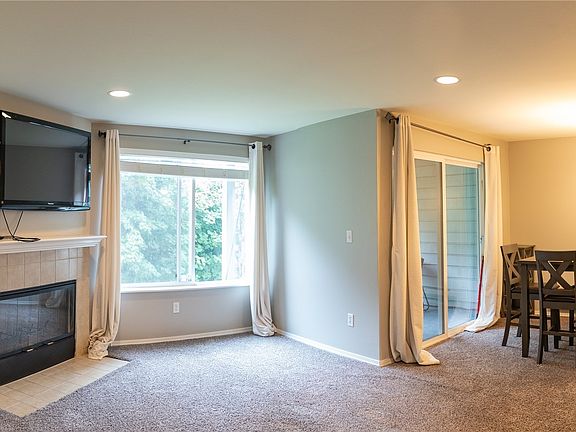 4th image of 4012 S 158th Street #G-24