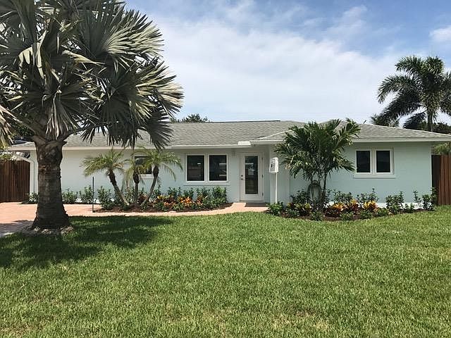 Rarely available 3/3 on large corner lot