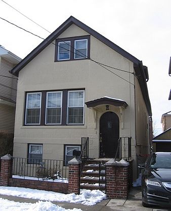 2nd image of 1023 Clarence Ave #1