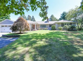 36 Walnut St, Lynnfield, MA 01940
