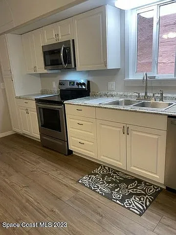 2206 Irwin St — Photo 8