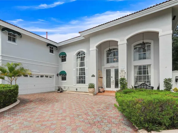 16048 NW 82nd Pl, Miami Lakes, FL 33016
