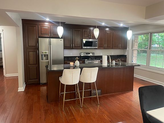 4th image of 32061 Lincolnshire Ln