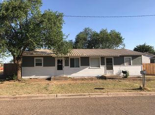 704 6th St, Shallowater, TX 79363