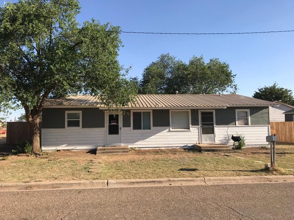 704 6th St, Shallowater, TX 79363