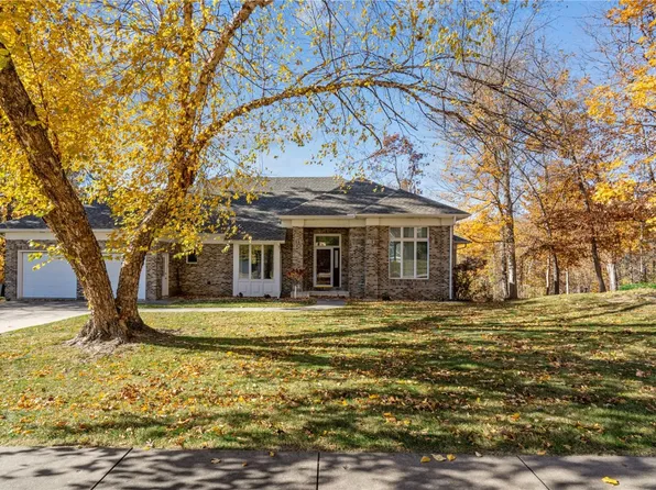 1919 Oak Knolls Ct SE, Cedar Rapids, IA 52403