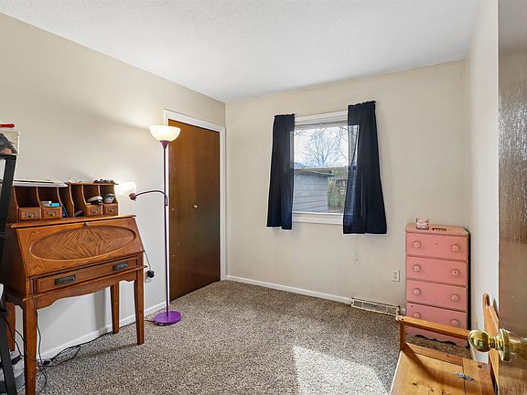 5th image of 408 NW Linden St